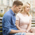 Comment se comporte une femme peu sûre d’elle en amour