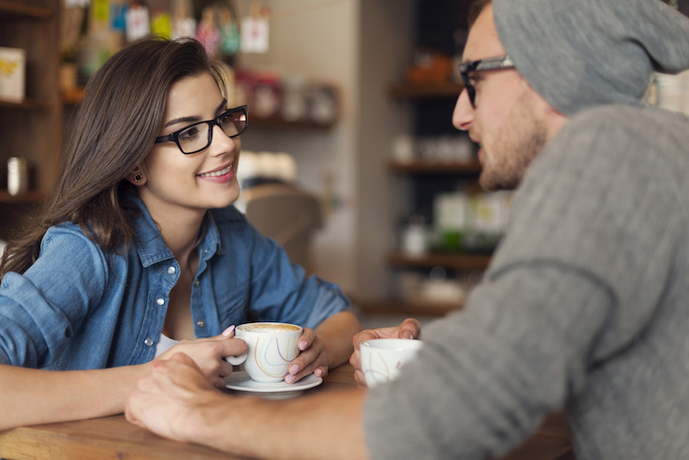 Come Si Comporta Un Uomo Interessato