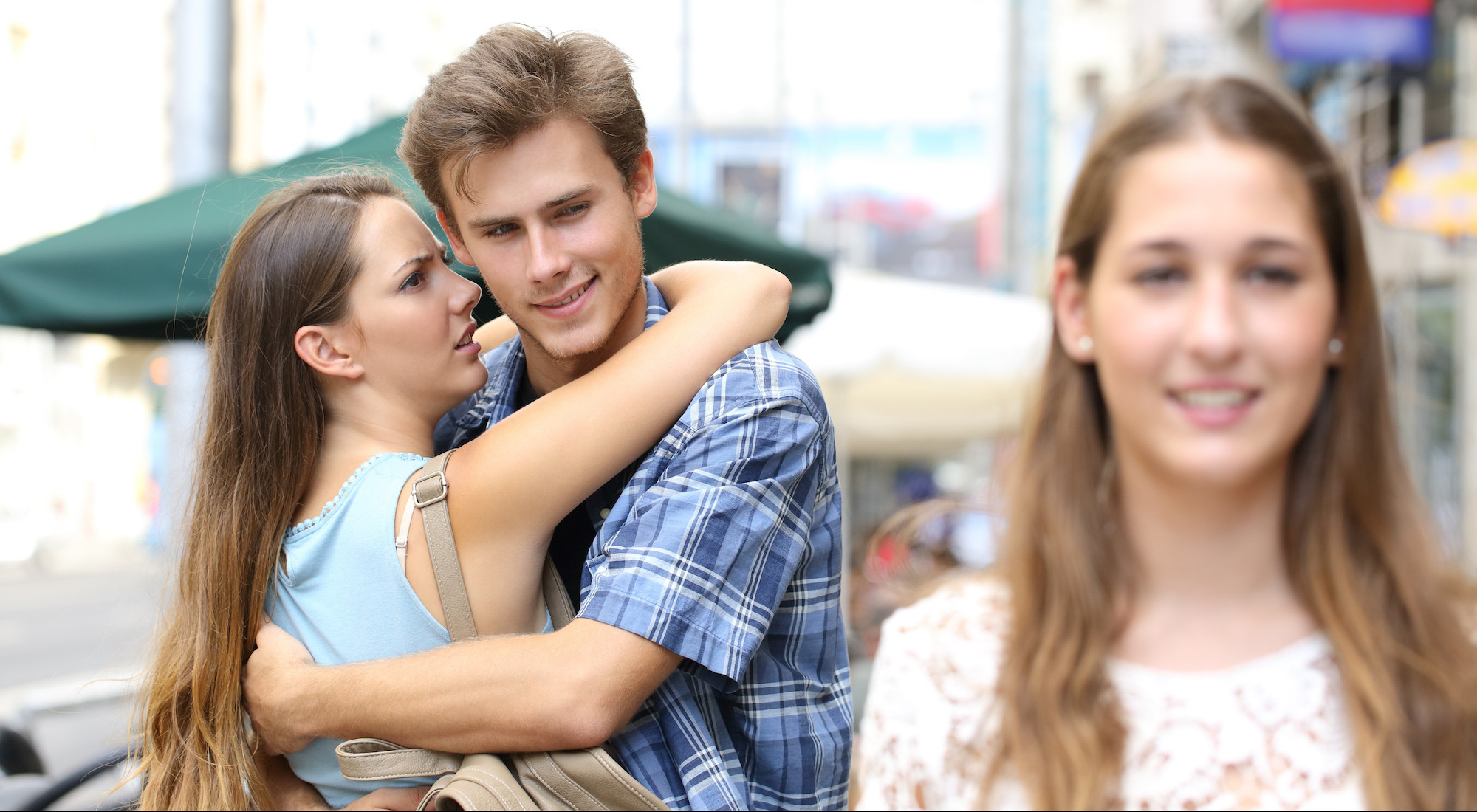 Cosa fare Quando Lui sta Guardando un'Altra Donna