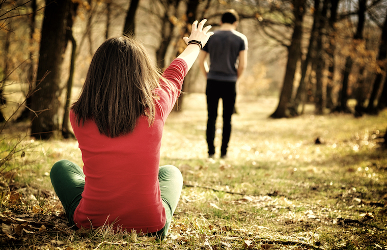 Cosa Devi fare Quando l'Uomo che Ami Danneggia l'Amore per Te Atessa