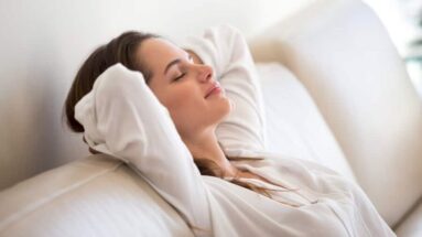 Come utilizzare la visualizzazione creativa per ottenere l'amore di un uomo