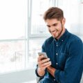 Come mantenere un uomo interessato attraverso i messaggi