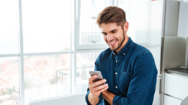 Come mantenere un uomo interessato attraverso i messaggi