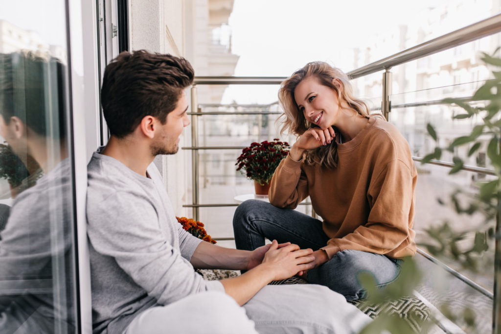 Come attrarre un uomo senza inseguirlo