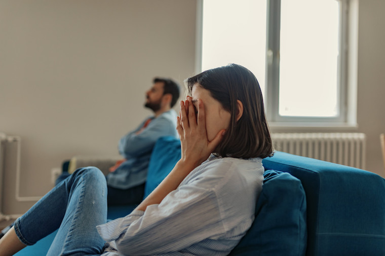 Il tuo ex sta uscendo con un'altra ragazza e ti fa male