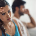 Quando un uomo non vuole impegnarsi, ma non ti lascia andare… Ecco cosa fare