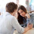 Come riaccendere l'interesse di un uomo quando comincia a spegnersi