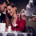 Come essere attraente per un uomo e fargli desiderare di impegnarsi
