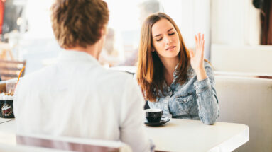Una donna forte non implora o insegue