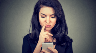 Cosa fare se lui sembra distante e distaccato, ma continua a scriverti