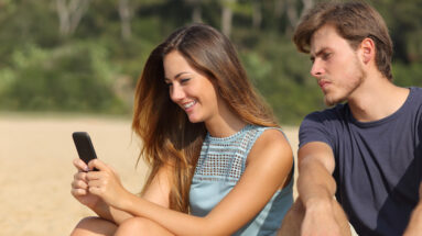 Come far ingelosire un uomo per farti desiderare e volerti di più