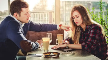 Segnali che la paura del rifiuto sta controllando la tua vita sentimentale