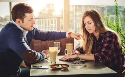 Segnali che la paura del rifiuto sta controllando la tua vita sentimentale